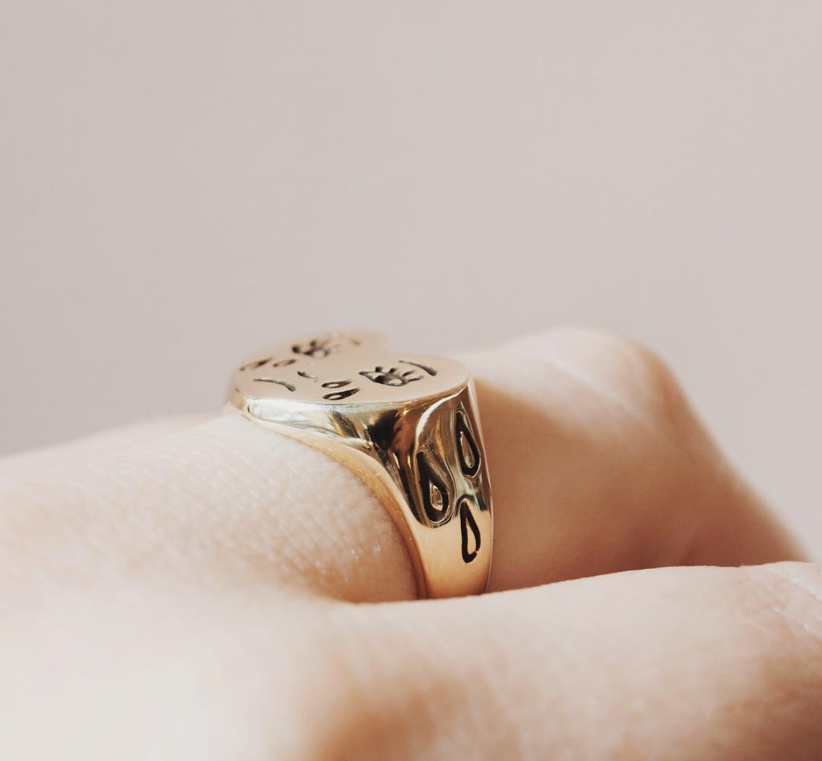 Grimm signet ring online